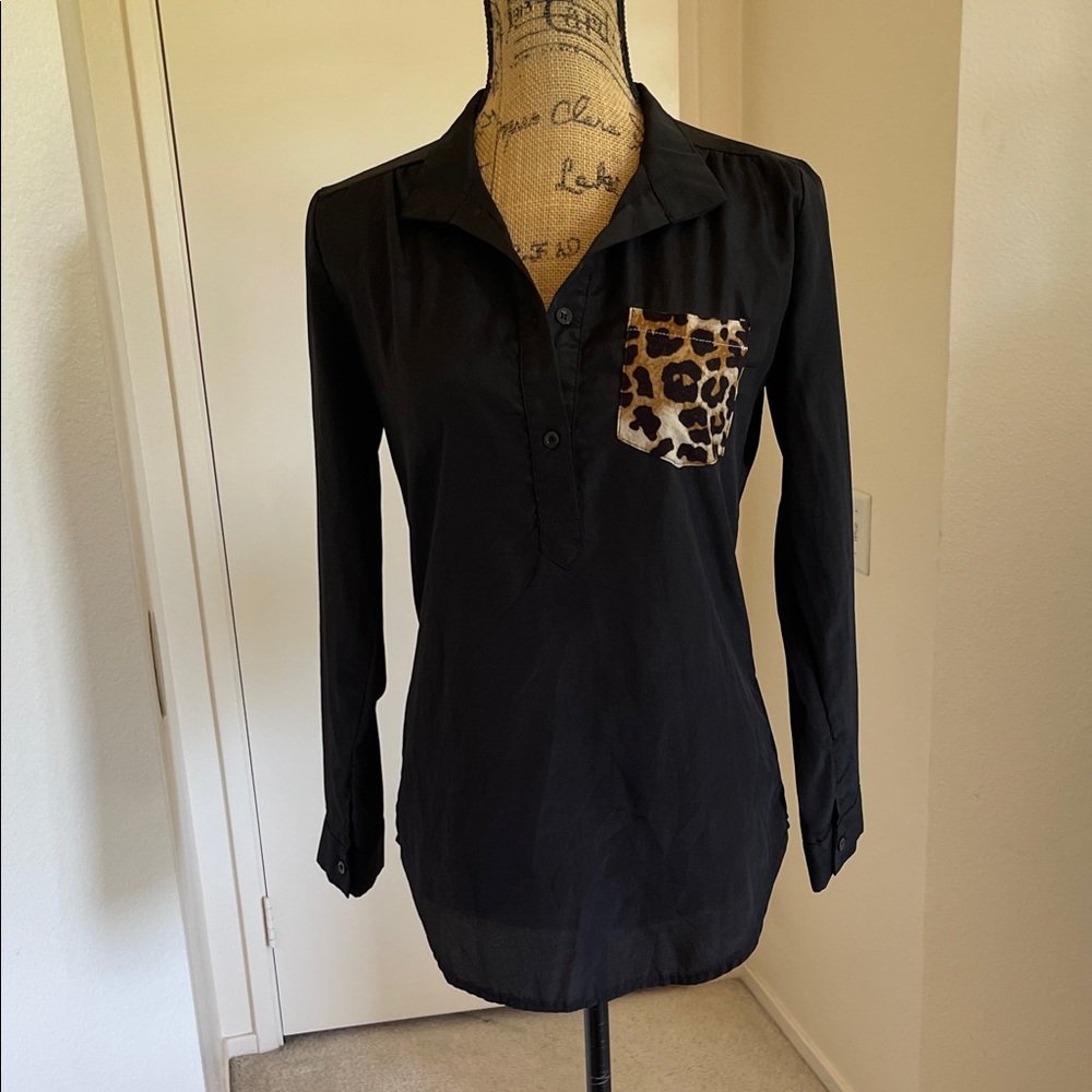 YOINS Black Shirt with Leopard Print Pocket